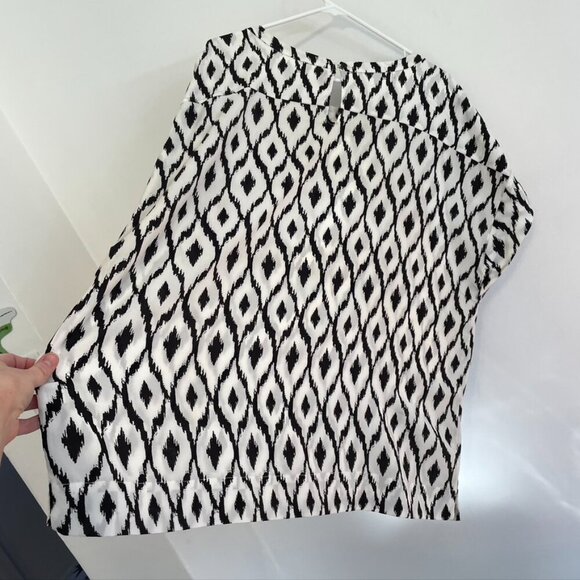 VIOLET CLAIRE Plus Size White ish Black Ikat Boho Short Dolman Sleeve Blouse Top - Picture 16 of 16